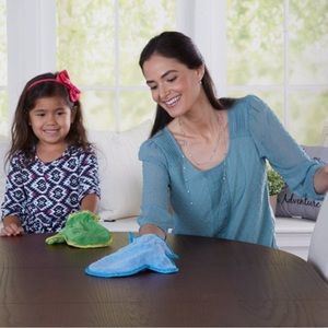 SOLD! Brand New, Norwex Dusting Mitt- Blue